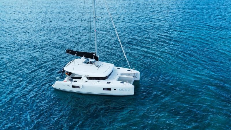 Lagoon 42 · Golden Bride · example model